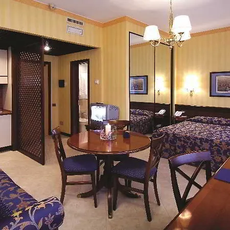 Hotel Unaway & Linea Uno