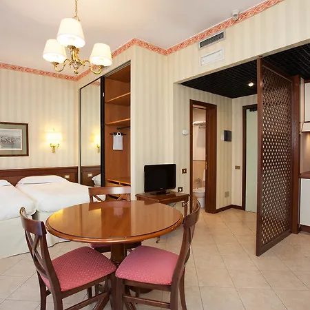Hotel Unaway & Linea Uno