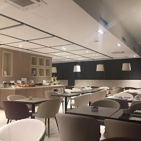 Unaway & Linea Uno Ξενοδοχείο 4*